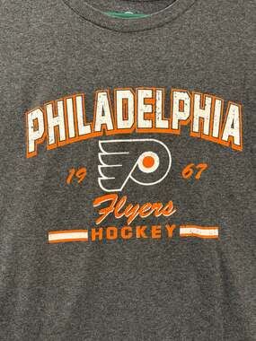 Philadelphia Flyers Mens Graphic Tee L Charcoal Gray 1967 Hockey NHL Licensed